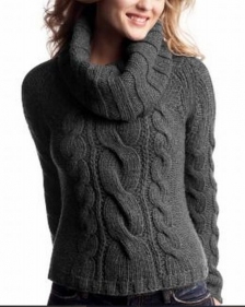 женский свитер с крупным воротом